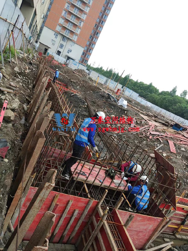 寧波諾丁漢大學(xué)室外運(yùn)動場地改擴(kuò)建項(xiàng)目膜結(jié)構(gòu)工程開始施工