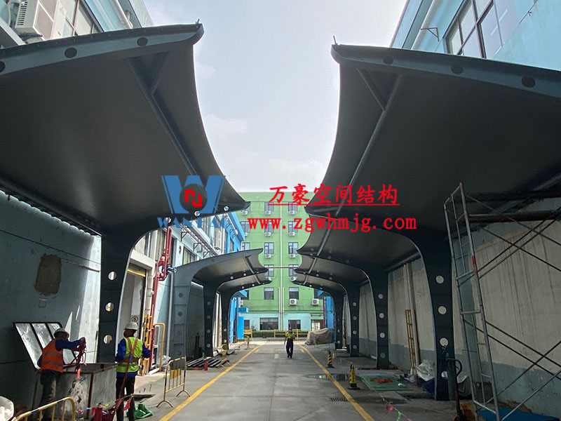 膜結(jié)構(gòu)車棚定做哪里好？膜結(jié)構(gòu)生產(chǎn)廠家哪家好？