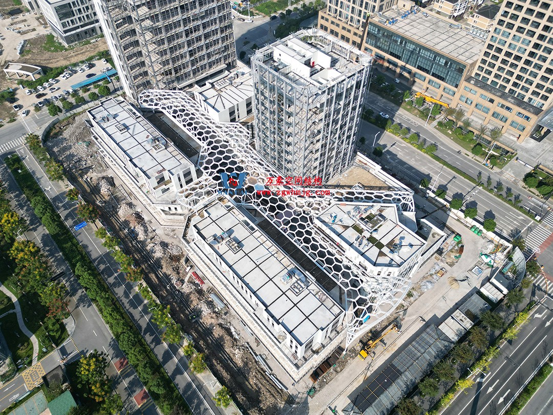 已完工，這個ETFE氣枕商業(yè)天幕閃亮登場！