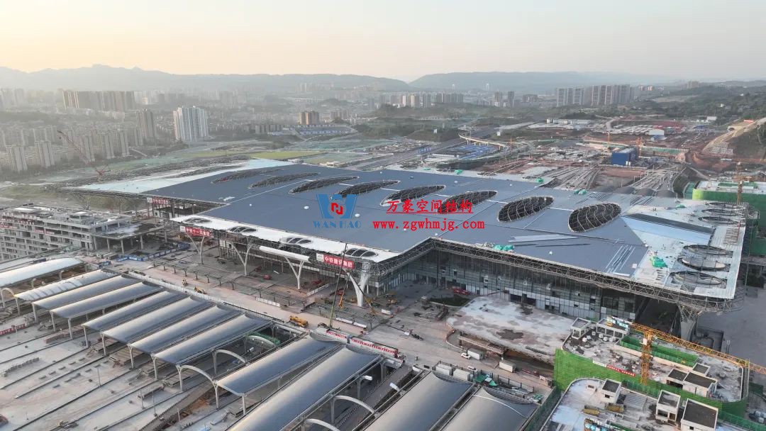 提檔提速，ETFE氣枕膜結(jié)構(gòu)天窗正在火熱施工安裝中