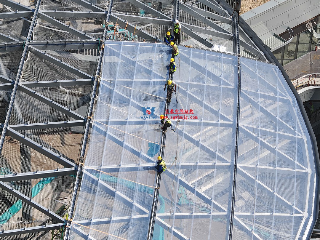 擁有夢幻外衣的ETFE膜結(jié)構(gòu)商業(yè)天幕 擁有夢幻外衣的ETFE膜結(jié)構(gòu)商業(yè)天幕