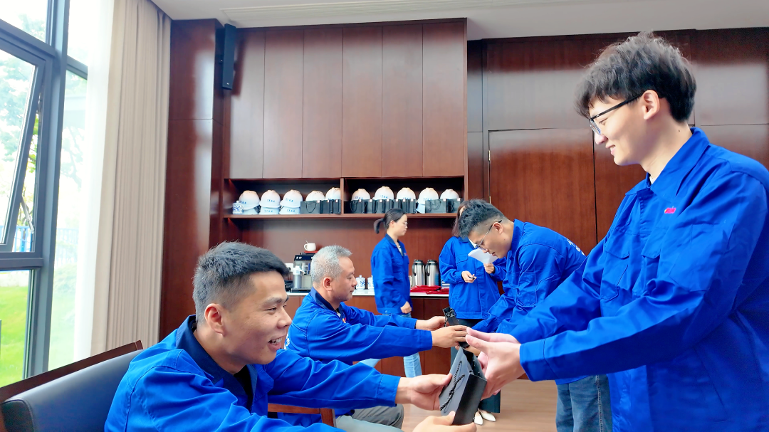 浙江萬豪空間結(jié)構(gòu)集團(tuán)有限公司隆重舉行“匠心傳承·共筑未來”師徒大會！