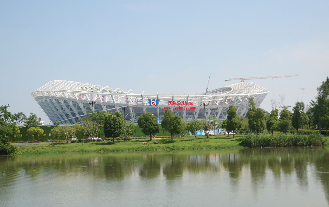 無(wú)錫奧體中心體育場(chǎng)ETFE膜首吊成功，太湖畔將閃耀“生態(tài)之光”