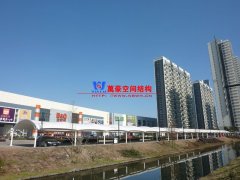 新型膜結(jié)構(gòu)車棚的優(yōu)點有哪些？膜結(jié)構(gòu)車棚優(yōu)勢具體體現(xiàn)在哪些方面？