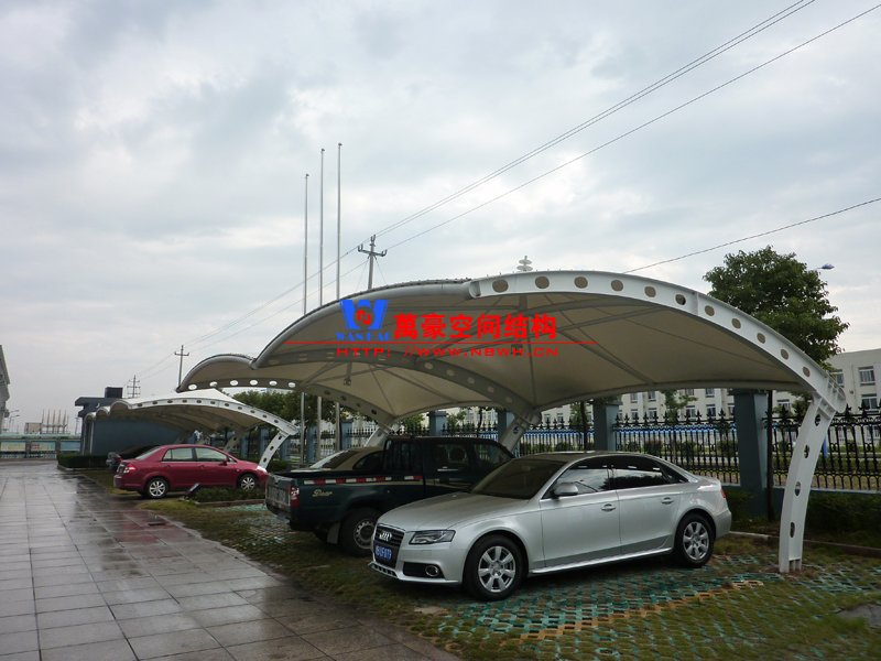 膜結(jié)構(gòu)車(chē)棚好處