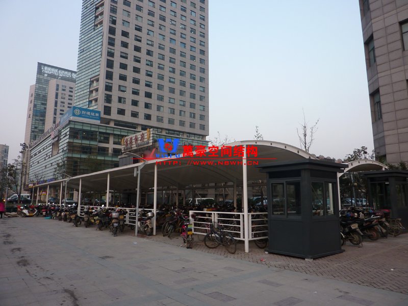 膜結(jié)構(gòu)車(chē)棚好處