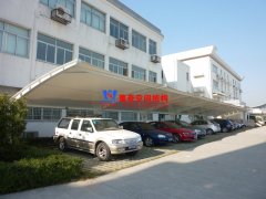 膜結(jié)構(gòu)車棚排水怎么設(shè)計(jì)合理？膜結(jié)構(gòu)車棚排水有哪幾種形式？