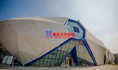 張拉膜結構與骨架式膜結構有何區(qū)別？各有什么特點？