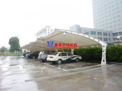 什么是鋼結(jié)構(gòu)雨棚？鋼結(jié)構(gòu)雨棚有哪些種類？